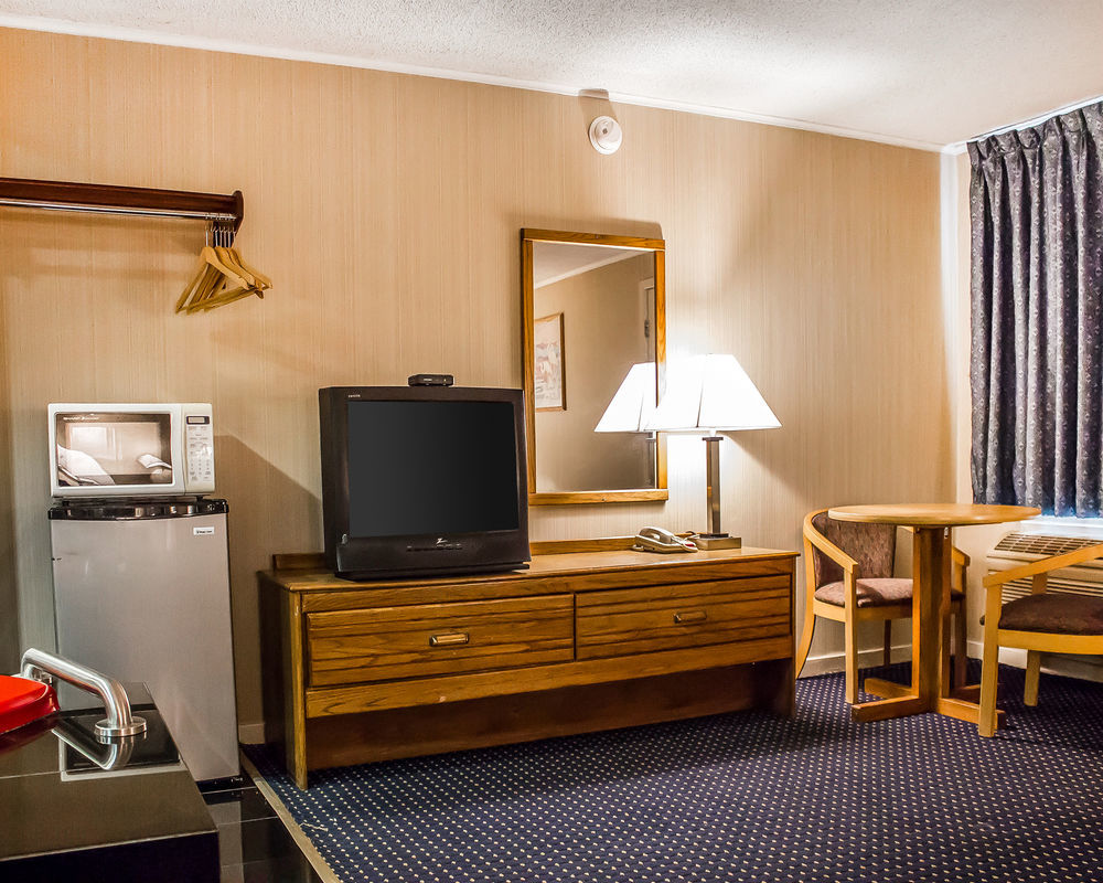 Economy Inn East Hartford Ngoại thất bức ảnh